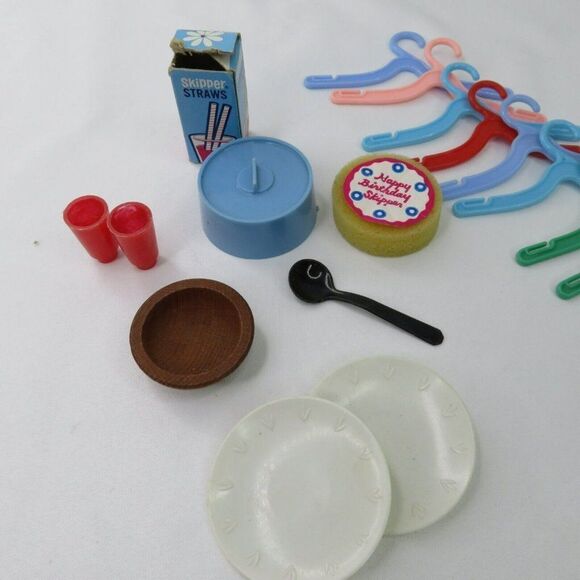 Skipper's Doll Party Accessory Lot Cake Cover Bowl Spoon Plate Glasses Straw Box - Picture 4 of 11